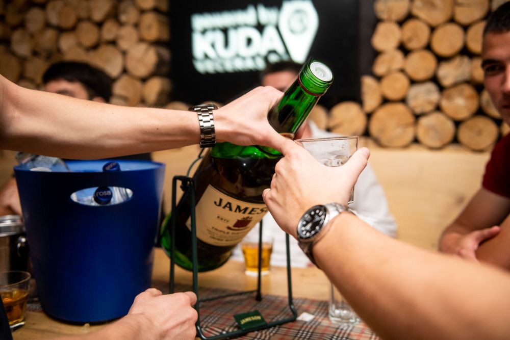 Letnji ritam u kafani Barberi