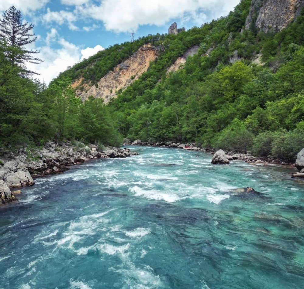 Zašto svi pričaju o rafting na Tari avanturi i kanjonu Tare