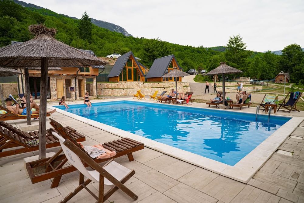 Prvomajski rafting na Tari u kampu Rajska rijeka - adrenalin, priroda i koncert Tijane Milentijević